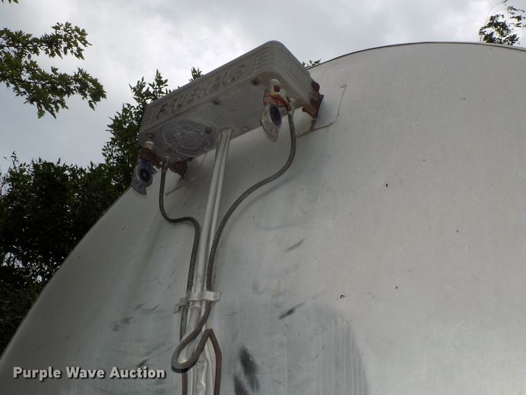 image for item G1871 1972 Fruehauf TEH-F2-R asphalt trailer