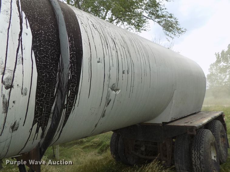 image for item G1871 1972 Fruehauf TEH-F2-R asphalt trailer