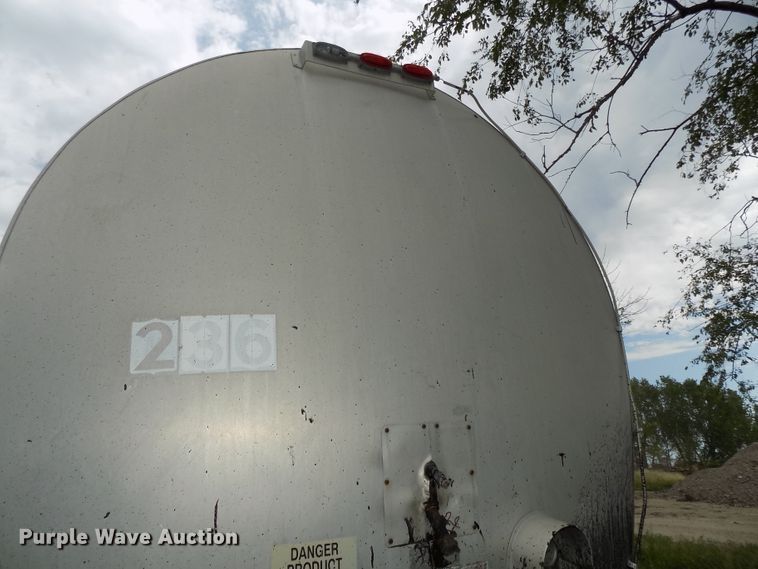 image for item G1871 1972 Fruehauf TEH-F2-R asphalt trailer