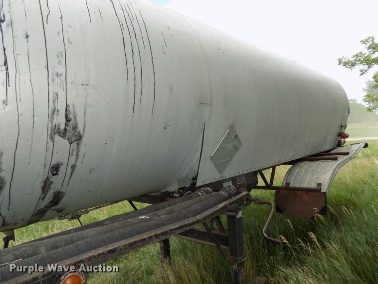 image for item G1871 1972 Fruehauf TEH-F2-R asphalt trailer