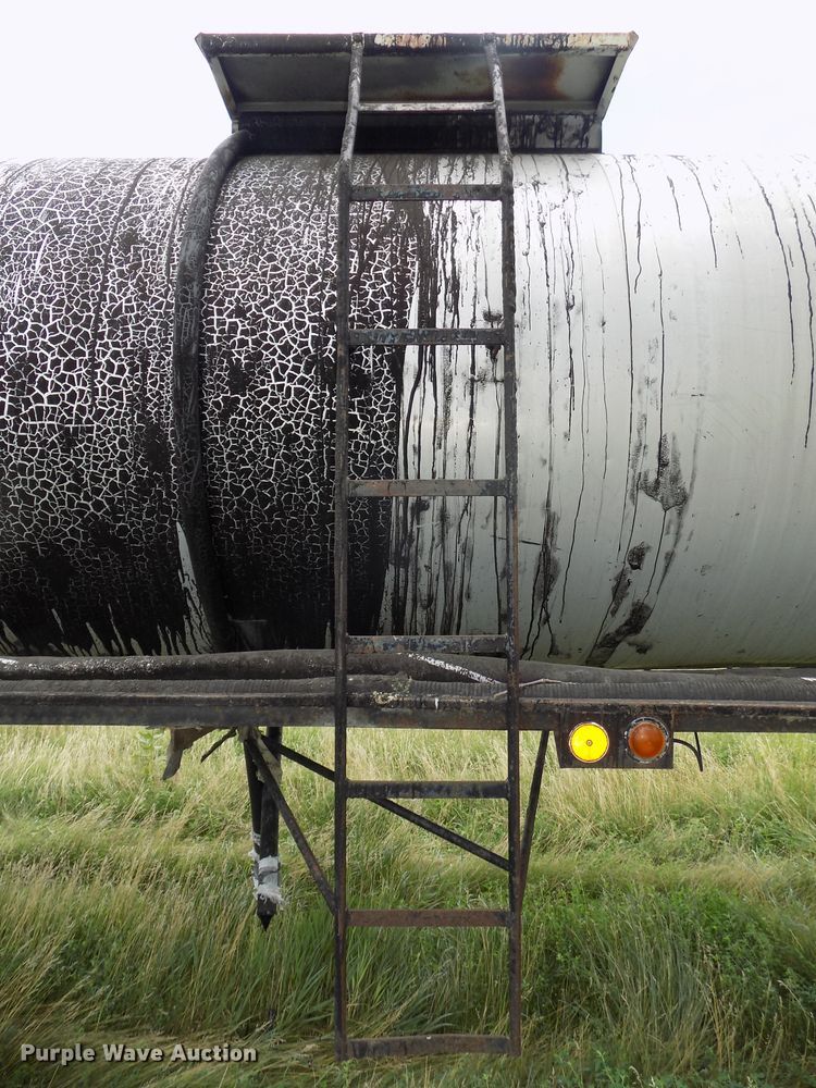 image for item G1871 1972 Fruehauf TEH-F2-R asphalt trailer