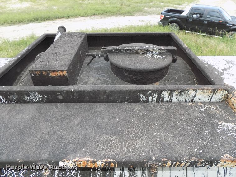 image for item G1871 1972 Fruehauf TEH-F2-R asphalt trailer