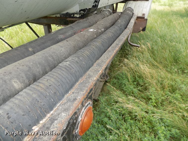 image for item G1871 1972 Fruehauf TEH-F2-R asphalt trailer