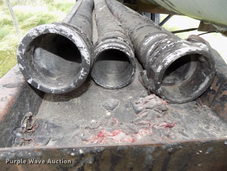 image for item G1871 1972 Fruehauf TEH-F2-R asphalt trailer