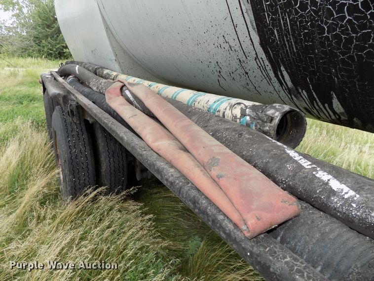 image for item G1871 1972 Fruehauf TEH-F2-R asphalt trailer