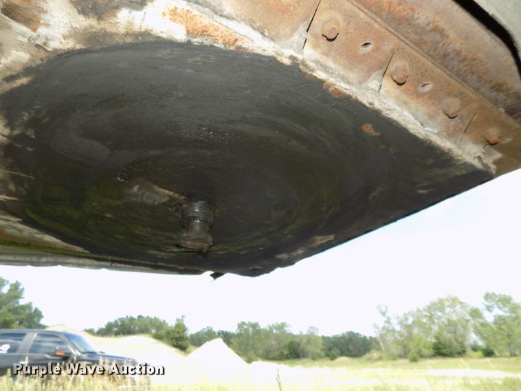 image for item G1871 1972 Fruehauf TEH-F2-R asphalt trailer