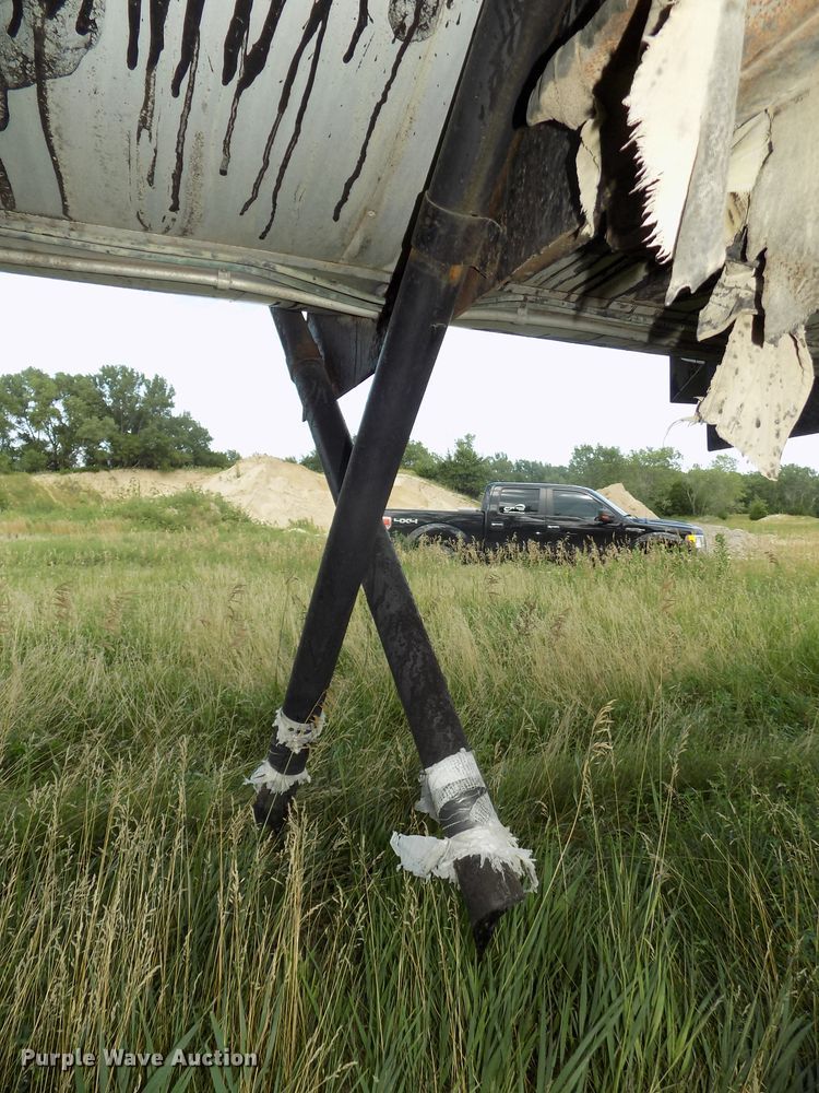 image for item G1871 1972 Fruehauf TEH-F2-R asphalt trailer