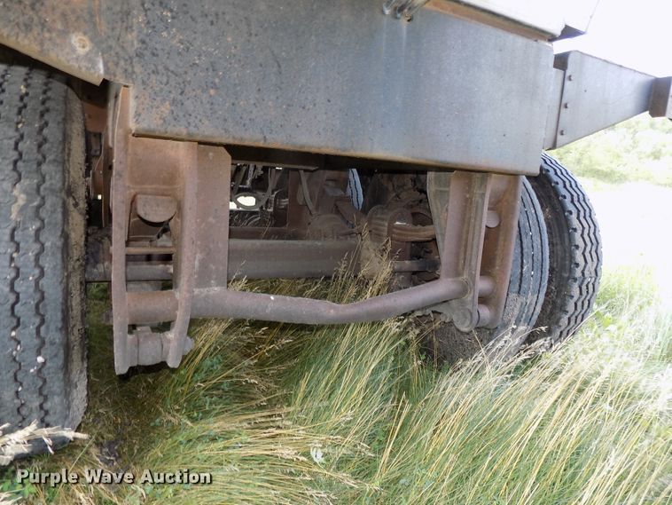 image for item G1871 1972 Fruehauf TEH-F2-R asphalt trailer