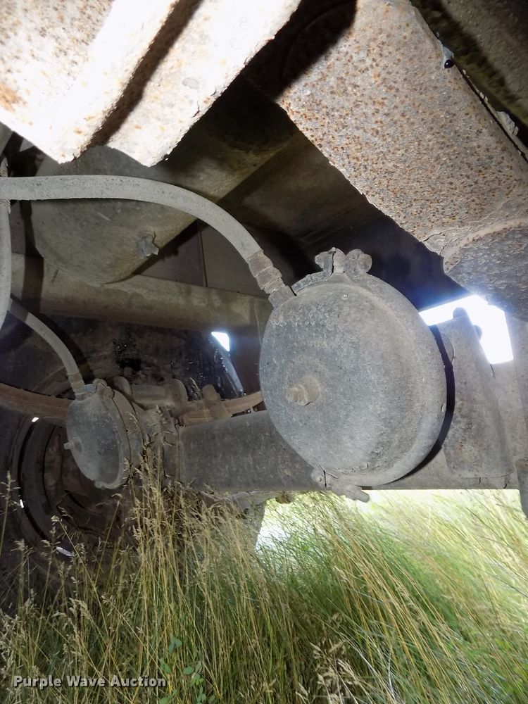 image for item G1871 1972 Fruehauf TEH-F2-R asphalt trailer