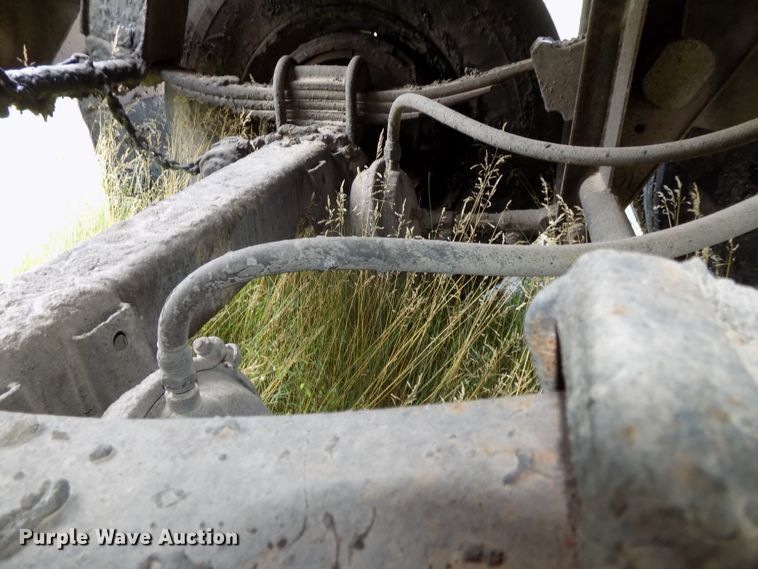 image for item G1871 1972 Fruehauf TEH-F2-R asphalt trailer