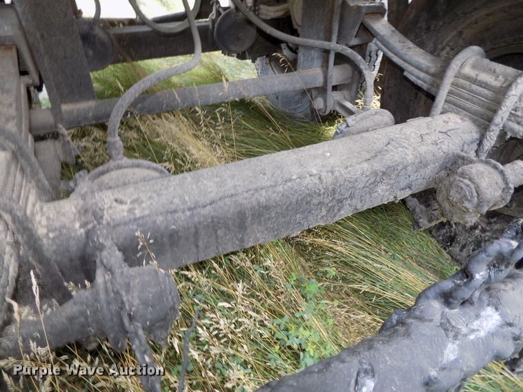 image for item G1871 1972 Fruehauf TEH-F2-R asphalt trailer