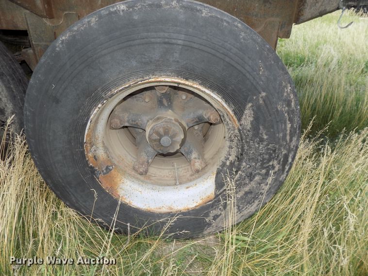 image for item G1871 1972 Fruehauf TEH-F2-R asphalt trailer