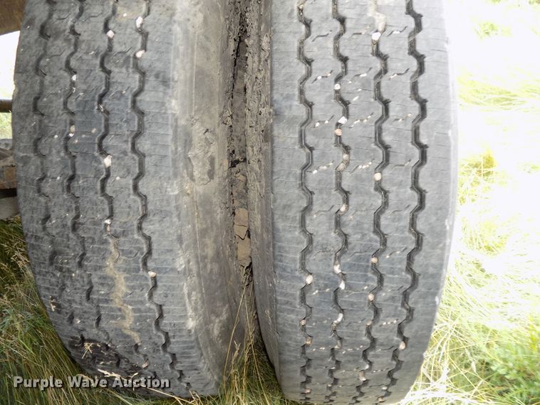 image for item G1871 1972 Fruehauf TEH-F2-R asphalt trailer