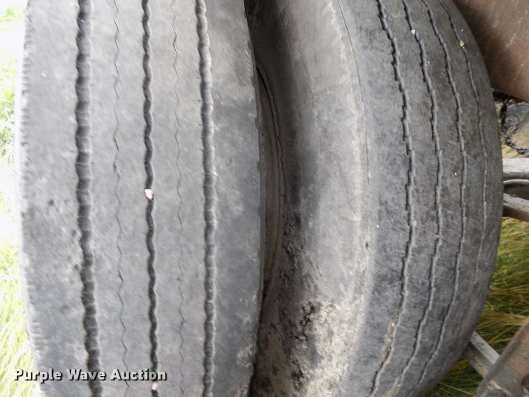 image for item G1871 1972 Fruehauf TEH-F2-R asphalt trailer