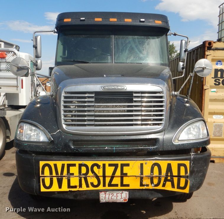 image for item GH9573 2004 Freightliner Columbia semi truck