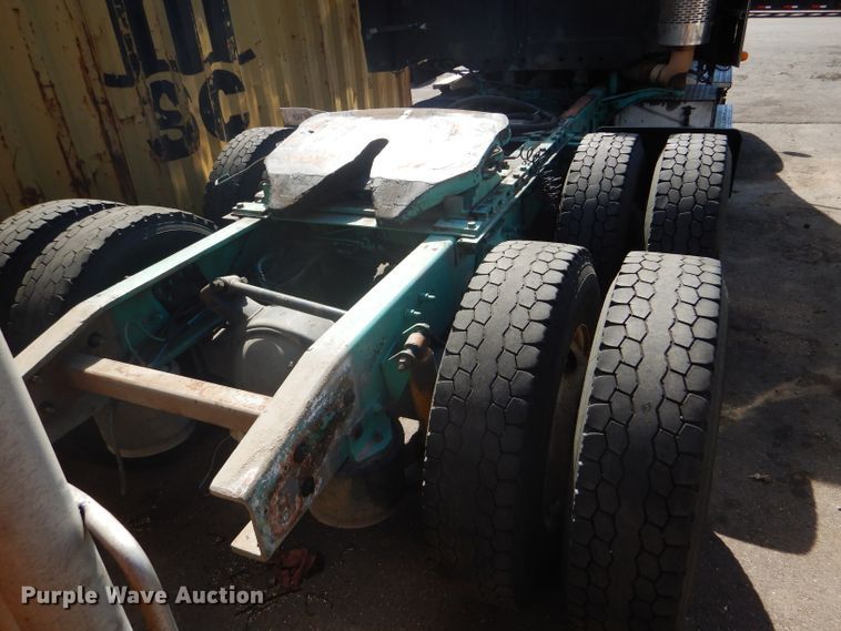 image for item GH9573 2004 Freightliner Columbia semi truck