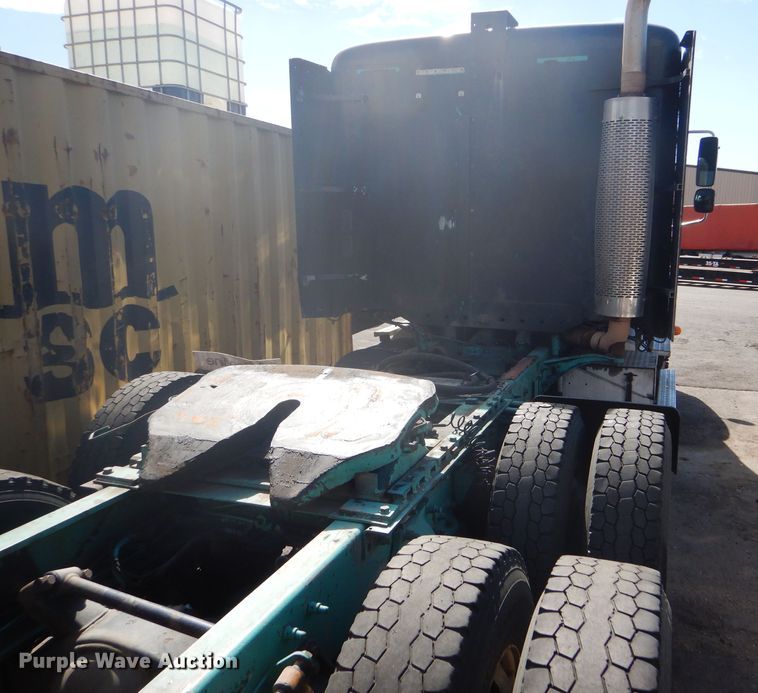 image for item GH9573 2004 Freightliner Columbia semi truck