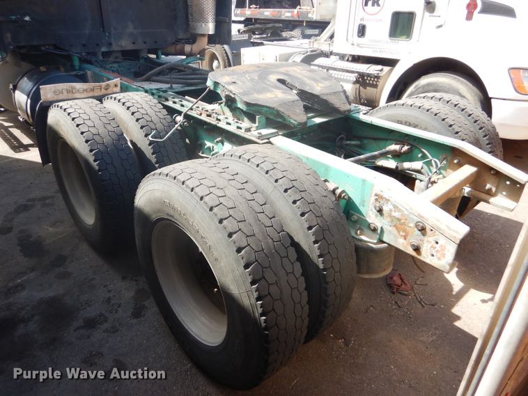 image for item GH9573 2004 Freightliner Columbia semi truck