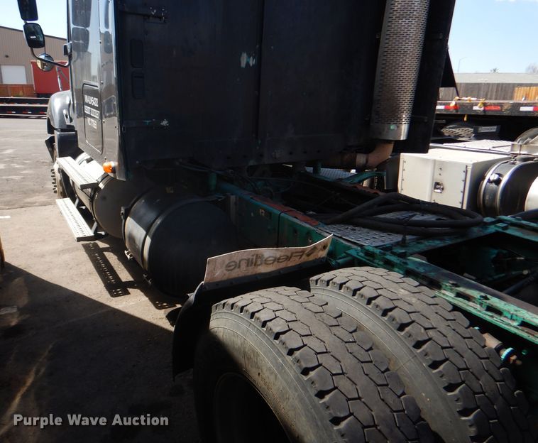 image for item GH9573 2004 Freightliner Columbia semi truck