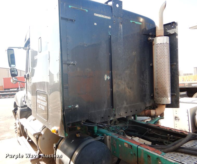 image for item GH9573 2004 Freightliner Columbia semi truck