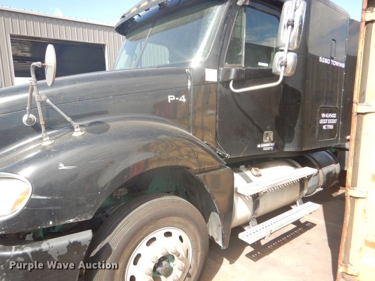 image for item GH9573 2004 Freightliner Columbia semi truck