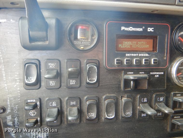 image for item GH9573 2004 Freightliner Columbia semi truck