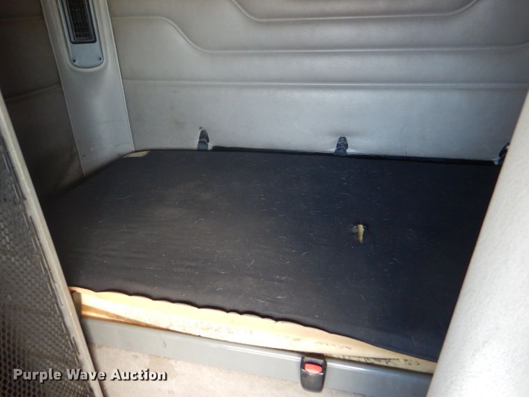 image for item GH9573 2004 Freightliner Columbia semi truck