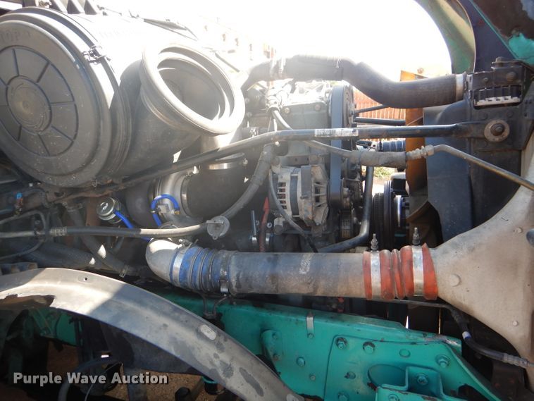 image for item GH9573 2004 Freightliner Columbia semi truck