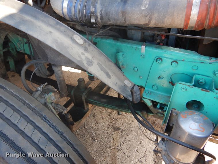 image for item GH9573 2004 Freightliner Columbia semi truck