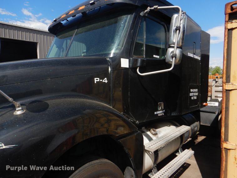 image for item GH9573 2004 Freightliner Columbia semi truck