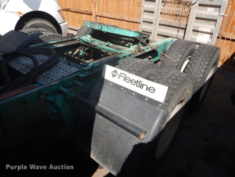 image for item GH9573 2004 Freightliner Columbia semi truck