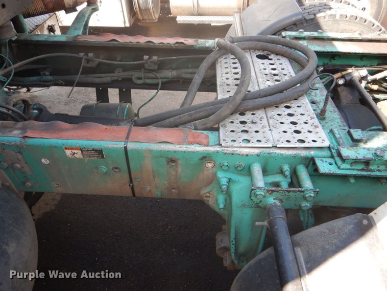 image for item GH9573 2004 Freightliner Columbia semi truck