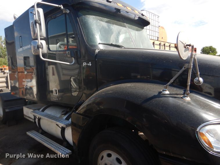 image for item GH9573 2004 Freightliner Columbia semi truck