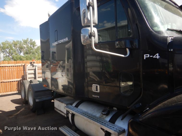 image for item GH9573 2004 Freightliner Columbia semi truck