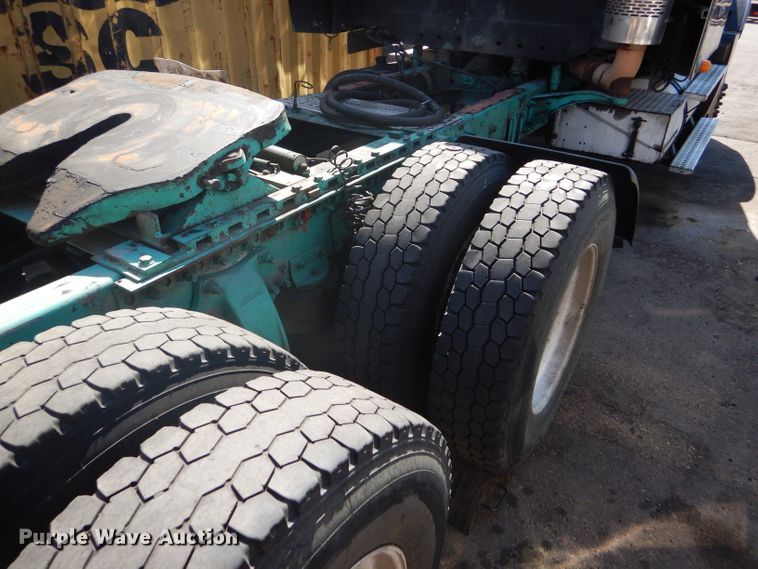 image for item GH9573 2004 Freightliner Columbia semi truck