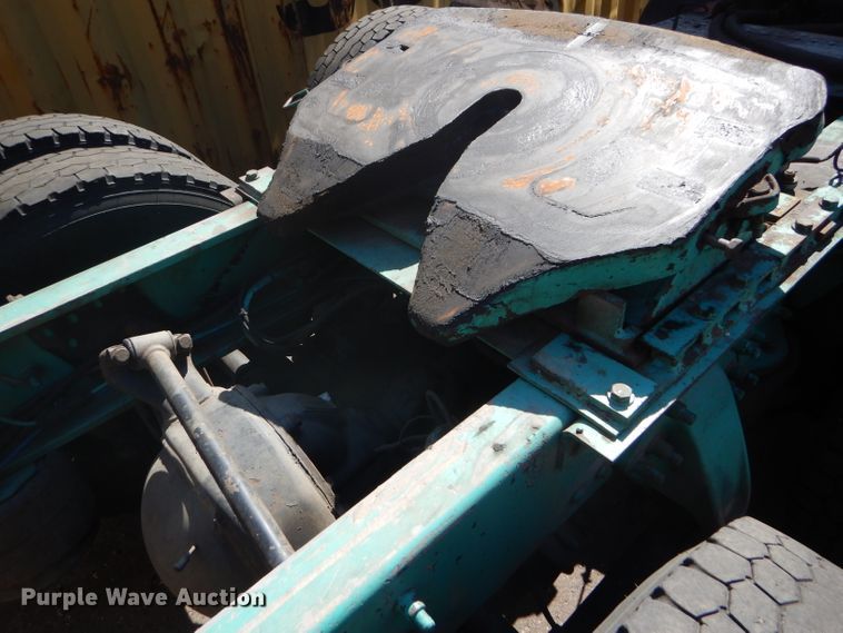 image for item GH9573 2004 Freightliner Columbia semi truck