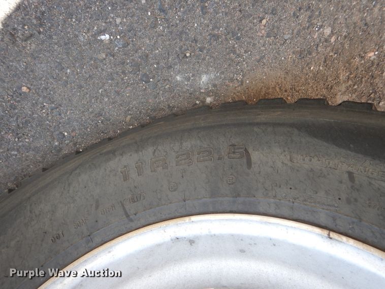 image for item GH9573 2004 Freightliner Columbia semi truck