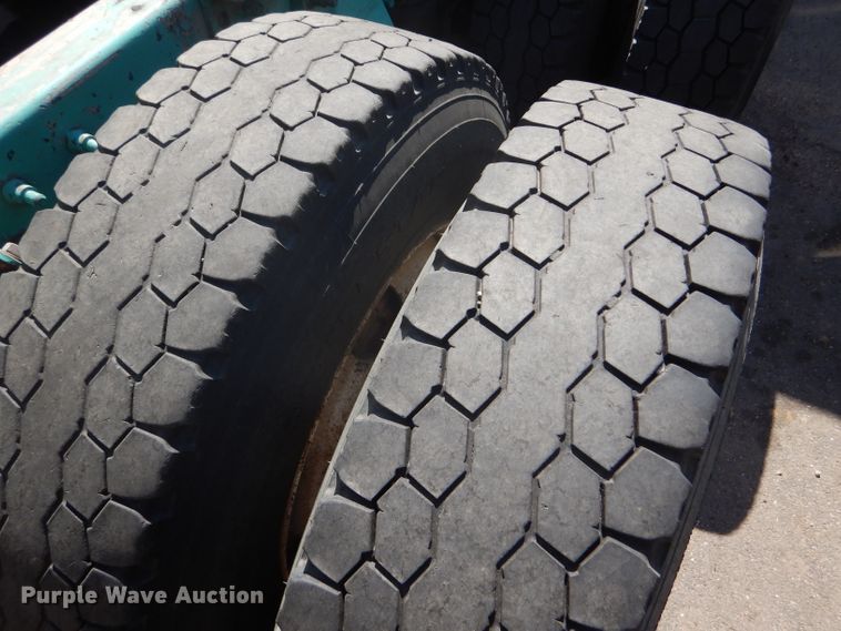 image for item GH9573 2004 Freightliner Columbia semi truck