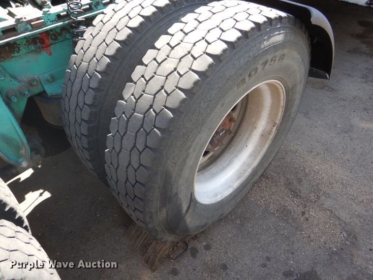 image for item GH9573 2004 Freightliner Columbia semi truck