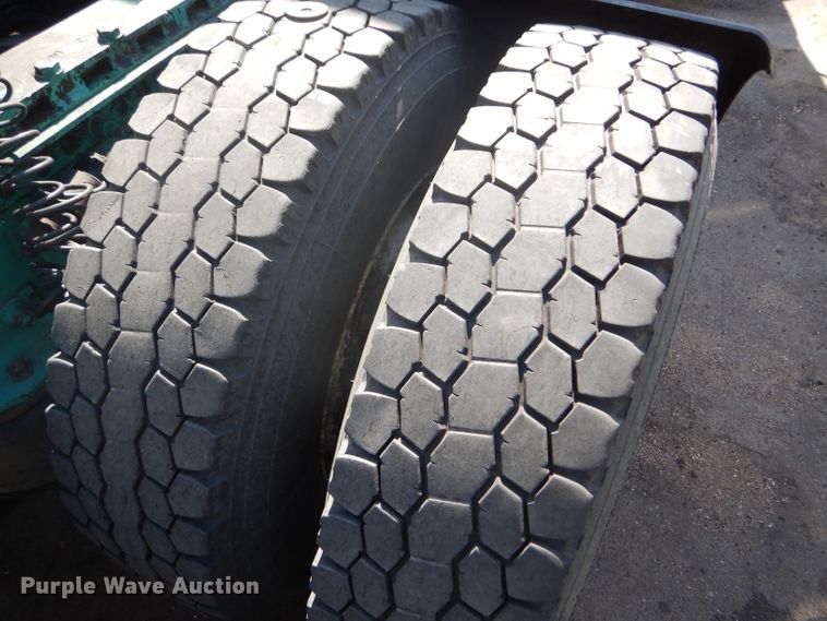 image for item GH9573 2004 Freightliner Columbia semi truck