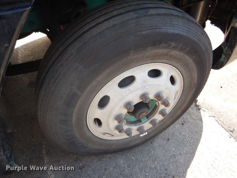 image for item GH9573 2004 Freightliner Columbia semi truck