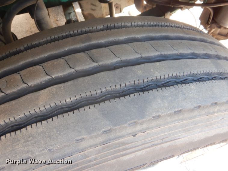 image for item GH9573 2004 Freightliner Columbia semi truck