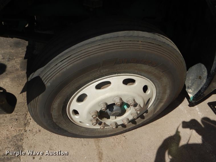 image for item GH9573 2004 Freightliner Columbia semi truck