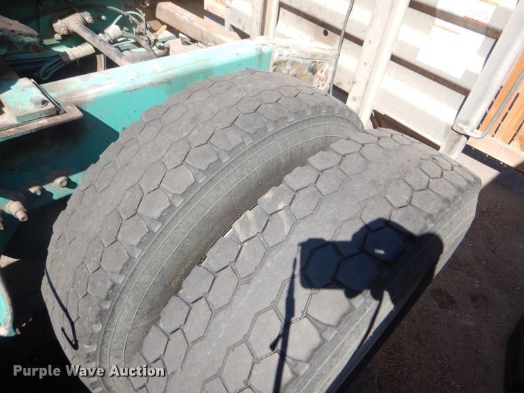 image for item GH9573 2004 Freightliner Columbia semi truck