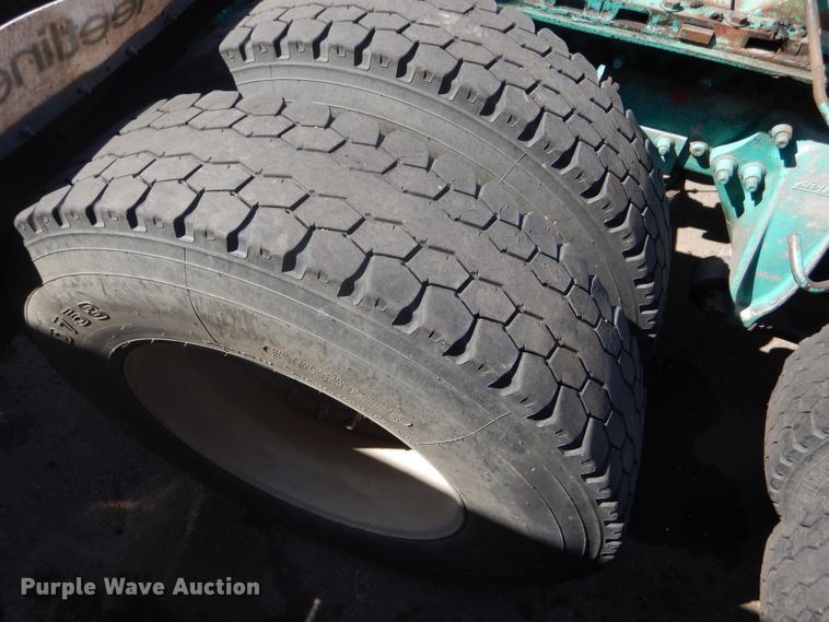 image for item GH9573 2004 Freightliner Columbia semi truck