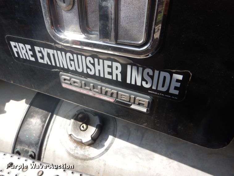 image for item GH9573 2004 Freightliner Columbia semi truck