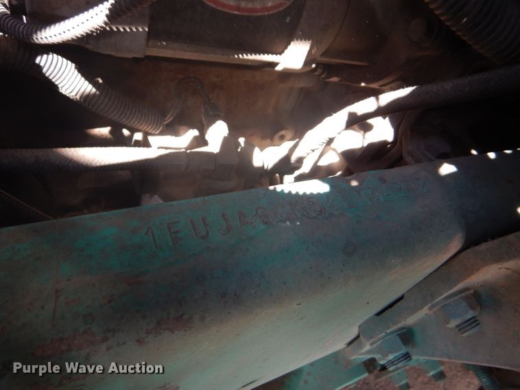 image for item GH9573 2004 Freightliner Columbia semi truck