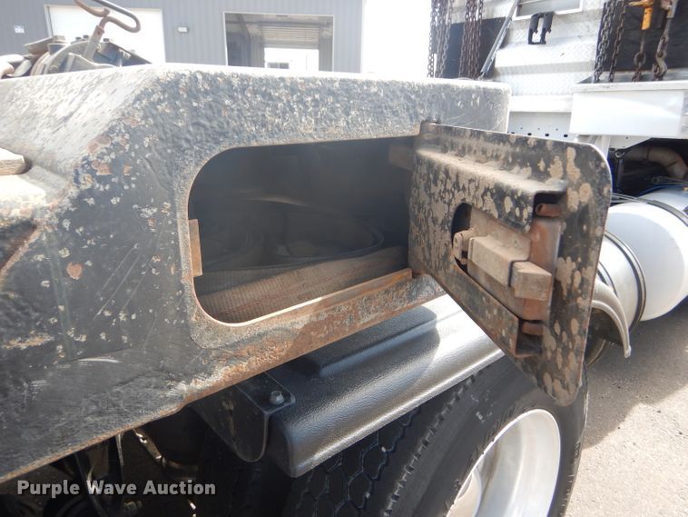 image for item GH9576 2000 Landoll 660 tilt deck equipment trailer