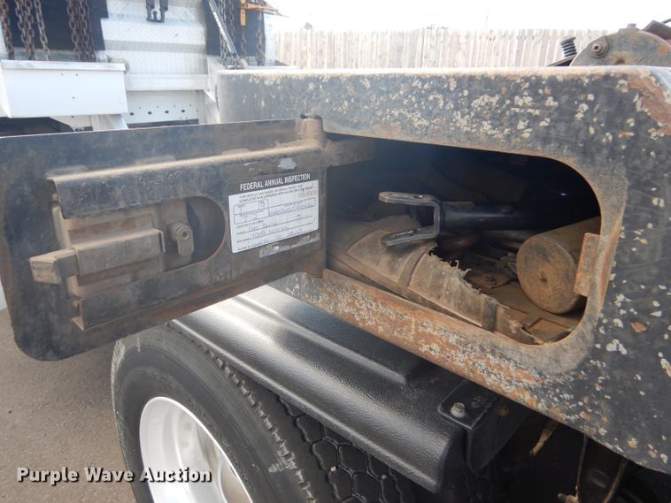 image for item GH9576 2000 Landoll 660 tilt deck equipment trailer