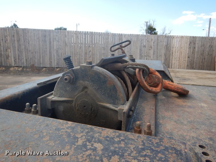 image for item GH9576 2000 Landoll 660 tilt deck equipment trailer